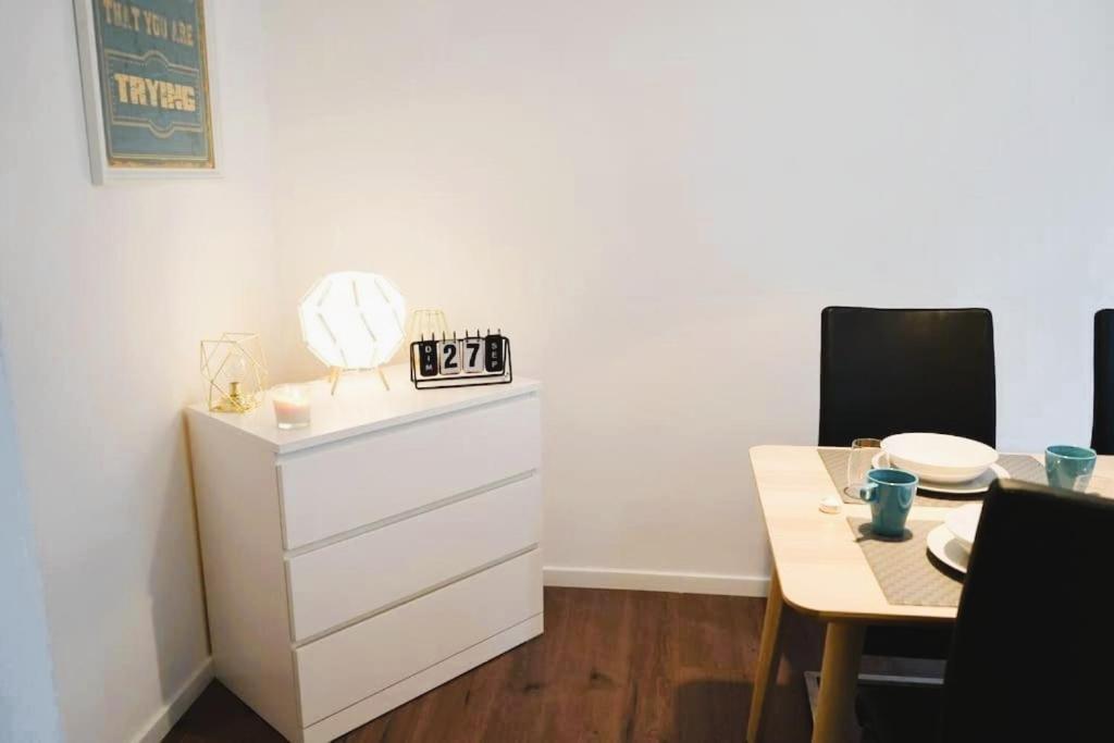 Rm-1 - Appartement F2 Au 1Er Etage Pour 1-3 Pers Mulhouse Bagian luar foto