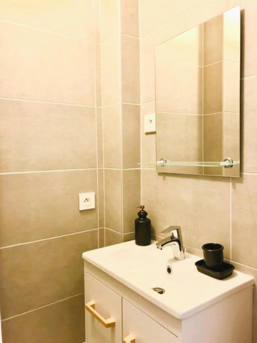 Rm-1 - Appartement F2 Au 1Er Etage Pour 1-3 Pers Mulhouse Bagian luar foto
